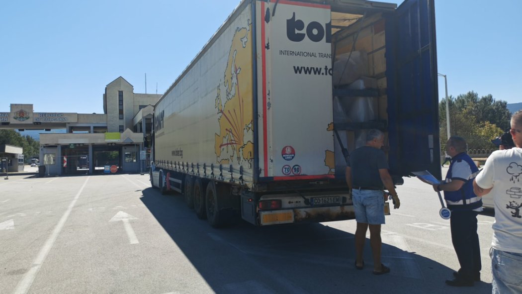 НАП спря „Ферари“ за 436 000 евро на границата: колата се оказа за длъжник