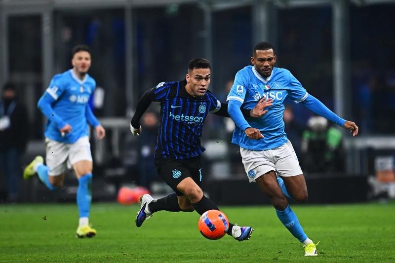 Интер – Наполи: Шампионът срещу ранения гигант в битка за Милано