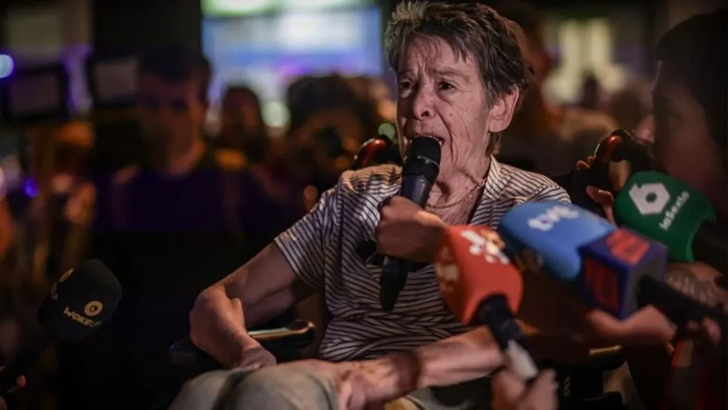(ВИДЕО) 87-годишна жена, живяла 70 години в дома си, беше изведена на носилка: Мадрид избухна в протести