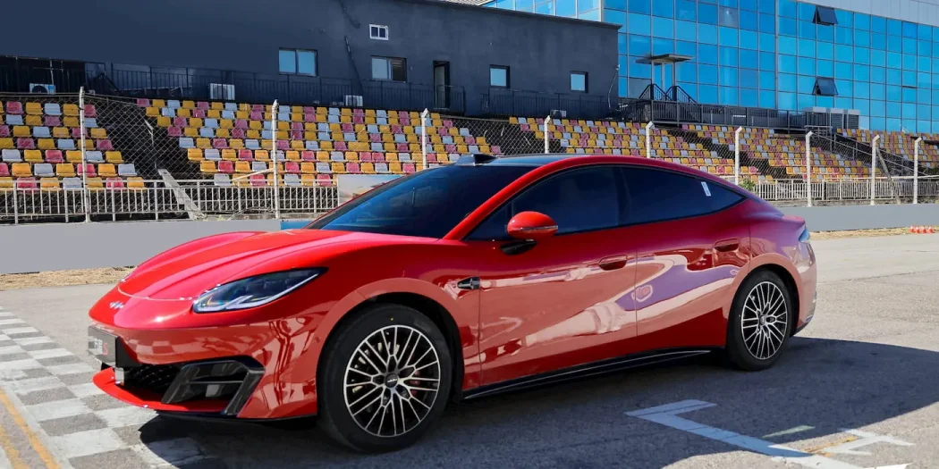 BYD пусна Formula S: 900 км пробег и цена от 25 500 евро – директен удар по Tesla Model 3