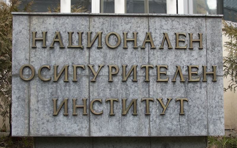 НОИ обяви датите: кога идват пенсиите и обезщетенията през октомври 2026