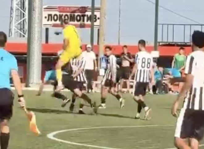 (ВИДЕО) Скандал в Елитната група U18! Футболист нападна съдия след последния съдийски сигнал