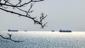 Нов удар с дронове в Черно море! 12 ранени на кораб само на 3 мили от българските териториални води