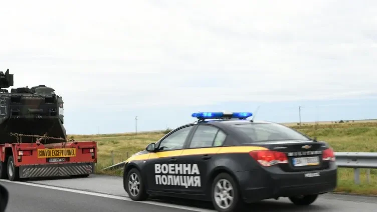 Военни колони с техника излизат по пътищата и железниците в България и днес: Къде ще се движат?