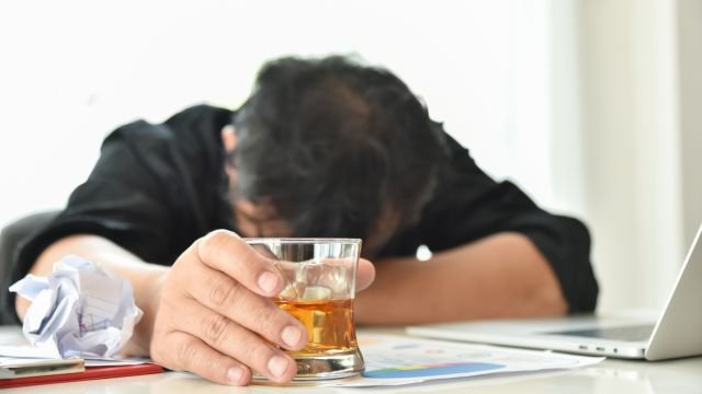 Скандал край Царево! Алкохол и „неадекватно“ поведение доведоха до смяна на председател на СИК