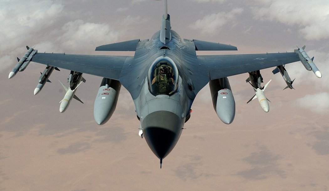 F-16 вдигнат по тревога: Цивилен самолет навлезе в забранена зона над Мар-а-Лаго