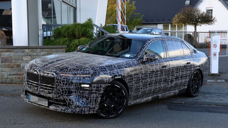 BMW възражда Alpina с нова 7-Series: Първият прототип вече е на пистата
