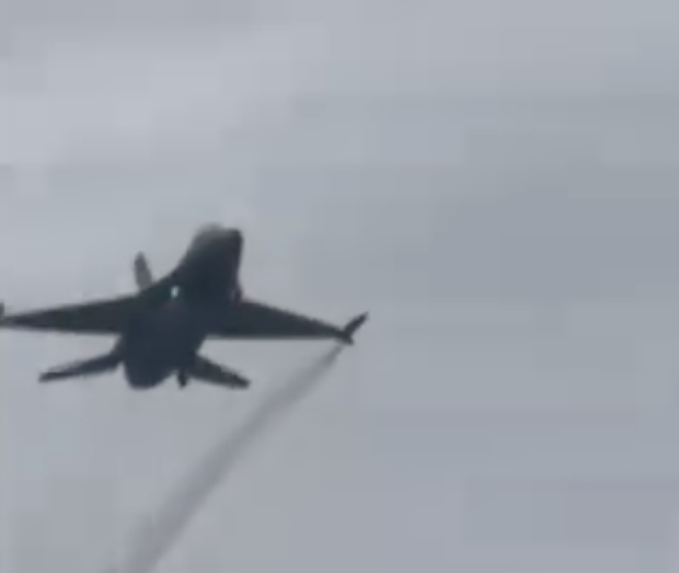 (ВИДЕО) F-16 разцепи небето над Солун преди 28 октомври! Впечатляваща демонстрация на гръцките ВВС