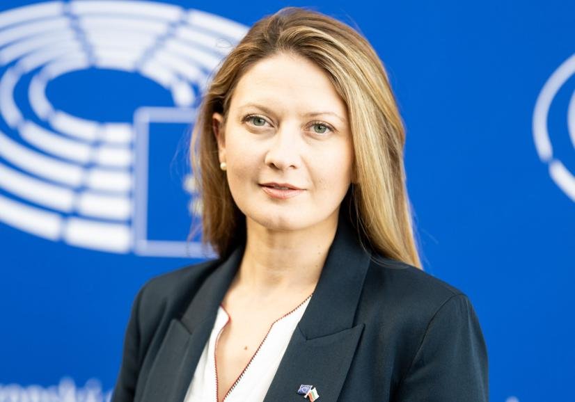 Пенкова от Париж: България търси по-дълбоки сделки с Франция за ядрената енергетика и инвестициите