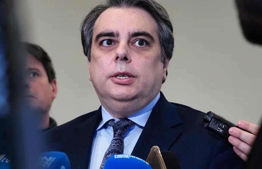 Асен Василев бил много притеснен от Радев, защото му напомнял на Орбан