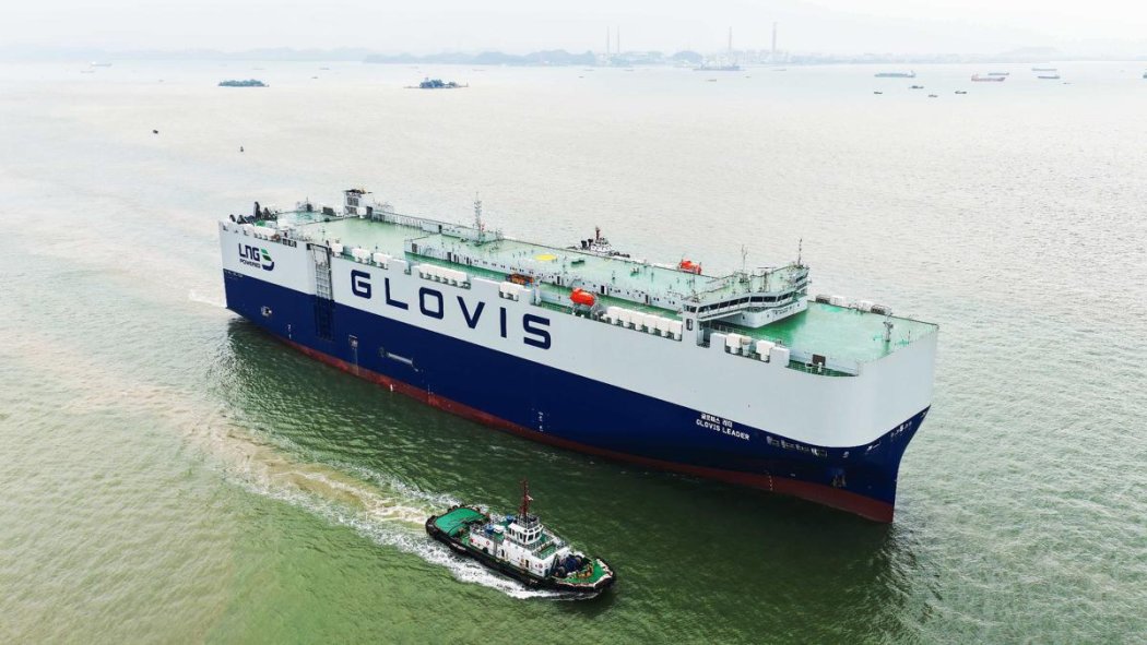 Китай тества първия в света 10 800-местен LNG кораб за автомобили