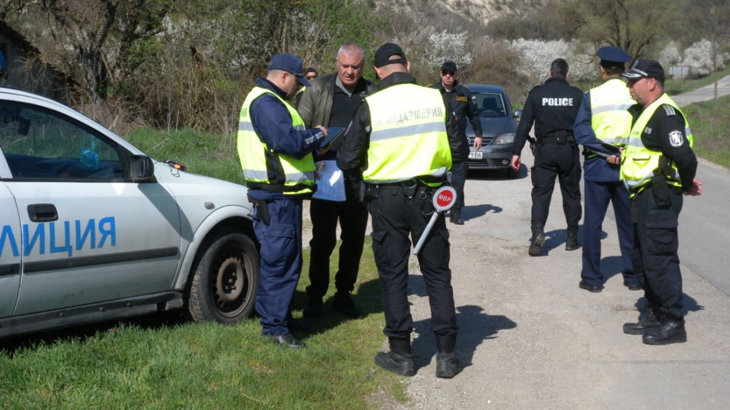 Съмнения за изборна търговия в Шуменско: Полицията иззе листове с марки автомобили и цифри