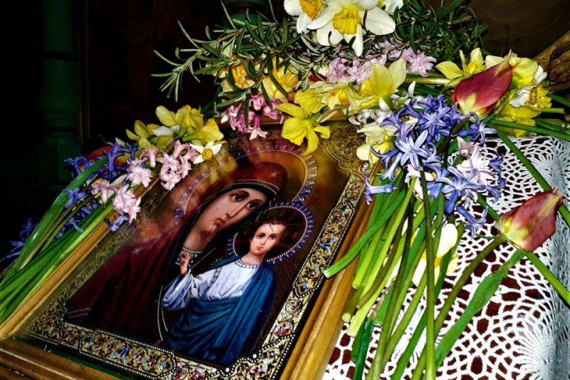 Светли Вторник: Ден за почит към Богородица и стар обичай с червените яйца