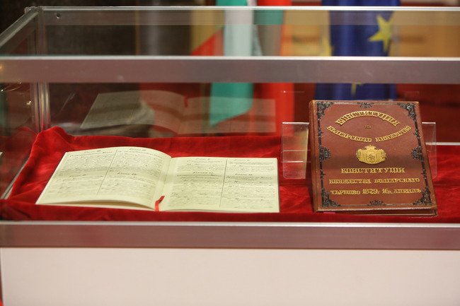 16 април 1879: 212 подписват Търновската конституция – началото на модерната българска държава