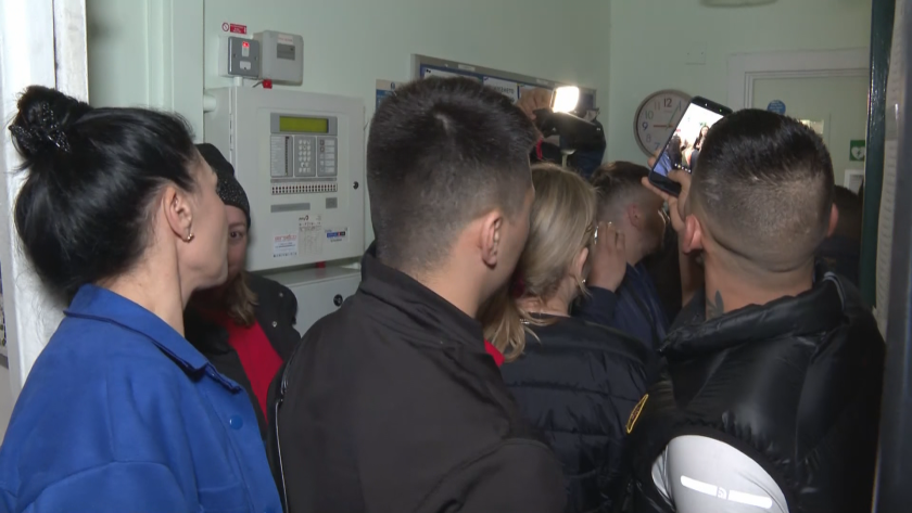 Скандирания "Мафия" пред секция в Лондон