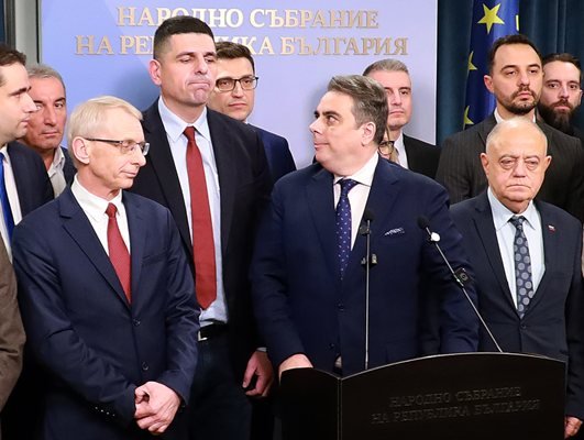 Ново напрежение: ДБ отхвърля комисия за Прокопиев, ПП оставя вратичка