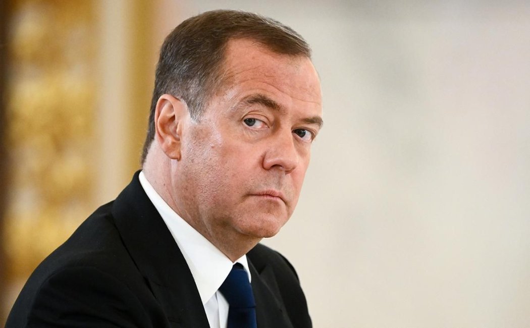 Медведев към европейските монарси: Царувате, но не управлявате