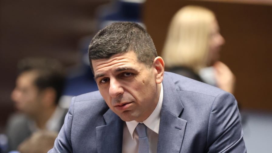 Мизерниците от ДБ нямало да подкрепят кабинета на Радев, но пък подкрепиха кабинета на Пеевски