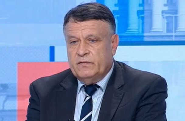Готвят ли се да подведат Радев с министъра на образованието? Довчера целуваше ръка на Борисов, а днес се прави на “прогресивен”! (ВИДЕО)