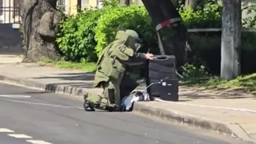 Изоставен куфар затвори част от бул. „Иван Вазов“ в Бургас (ВИДЕО)