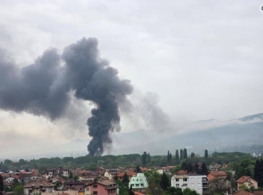 Черен дим се изви над София: сигнал за пожар край Околовръстното
