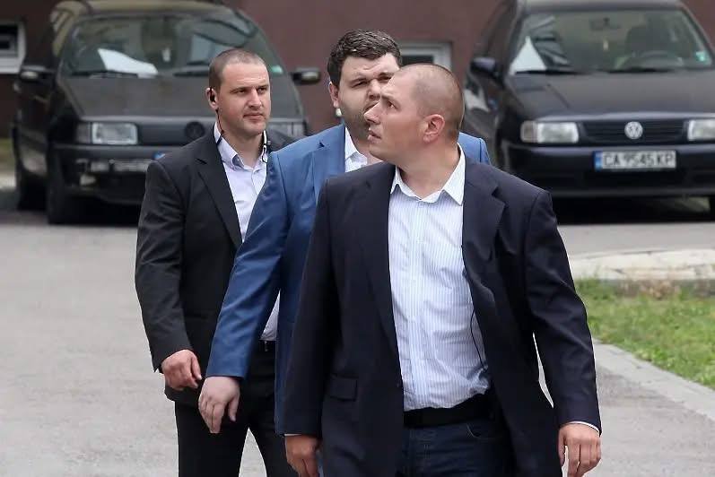 Борисов и Пеевски са шарлатани като Христо Грозев, ясно е