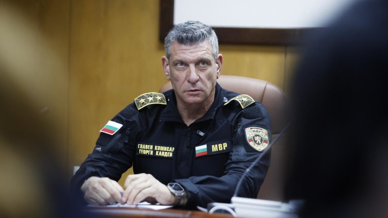 Радев оставя Кандев начело на МВР и предупреди: бюджетът е на ръба
