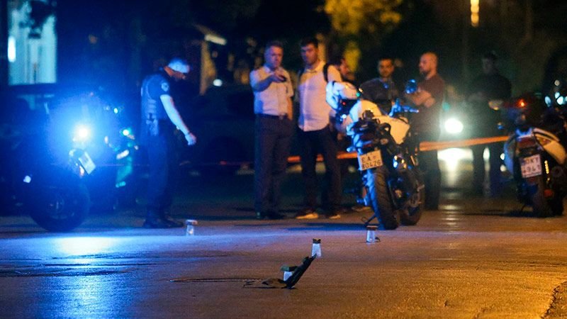Стрелба в Атина: Собственик на магазин е прострелян два пъти, трима са задържани