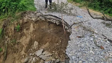 Бедствено положение в Омуртагско след срутване на път и водосток