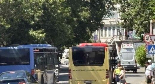 Автобус блъсна и уби жена на пешеходна пътека в центъра на Велико Търново