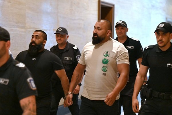 Съдът не повярва на защитата: Четирима от „Калашниците“ остават в ареста