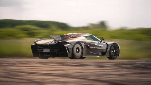 (ВИДЕО) Koenigsegg Jesko Absolut мина 300 км/ч от място за четвърт миля и влезе в историята