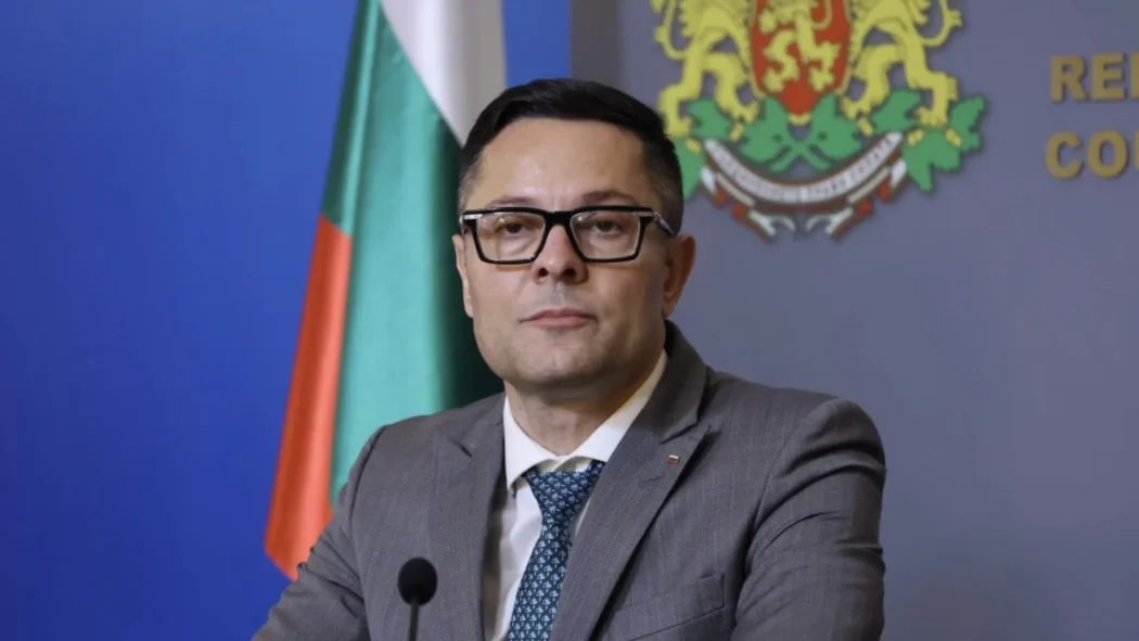 Министър Пулев: Даваме „бърза писта“ за стратегически инвеститори