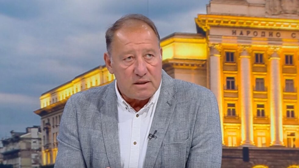 Ангел Найденов: Самолетите на САЩ в Безмер не правят България страна във войната