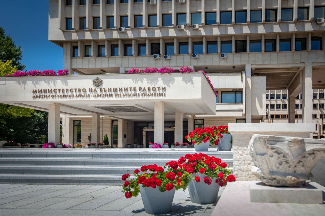 МВнР: Велислава Петрова не е подписвала ангажимент България да се включи в „Коалицията на желаещите“ за Украйна