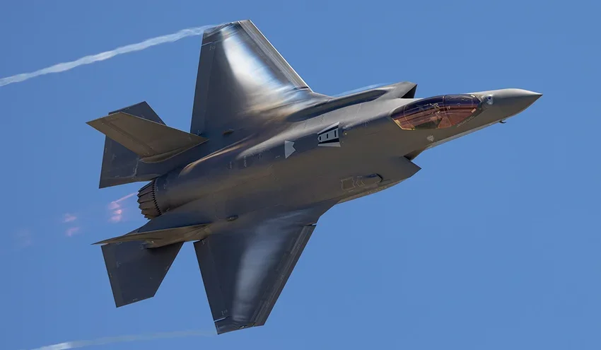 Нова катастрофа с F-35! Един от най-скъпите бойни самолети падна в Калифорния (ВИДЕО)