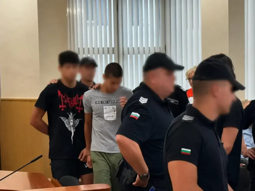 Петимата тийнейджъри пред съда в Пловдив: Прокуратурата иска постоянен арест за убийството на Георги Кузев