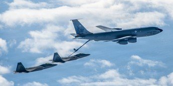 Американски самолет-цистерна KC-135 се разби в Западен Ирак (ВИДЕО)