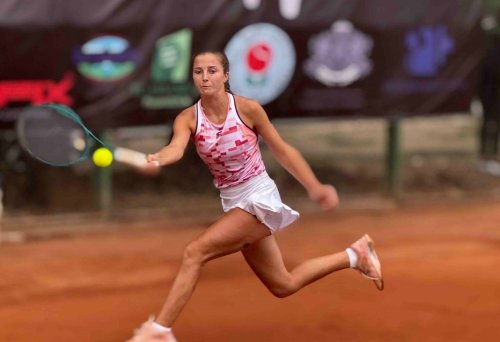 Росица Денчева спаси мачбол и обърна чехкиня: българката е на полуфинал в Ираклион