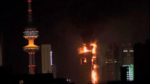 Пожар в Кувейт: гори небостъргач с американски команден център (ВИДЕО)