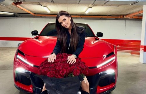 Преслава се похвали с ново Ферари за 8 март: Подарък за до почти половин милион евро?
