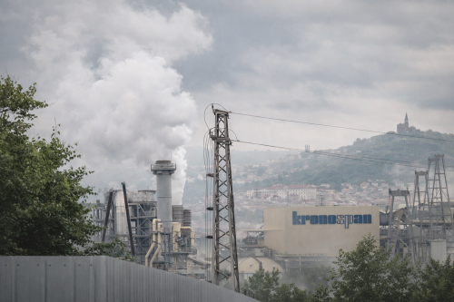 Екоинспекцията във Велико Търново разпореди измерване на миризмите от &bdquo;Кроношпан&ldquo; по международни стандарти