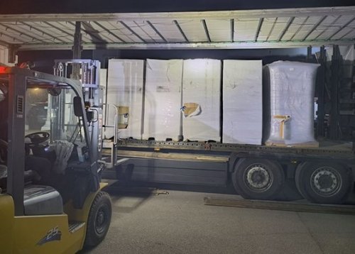 Митничари спряха камион с 1,85 млн. заготовки за цигарени кутии край Видин