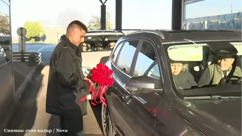 Рози на границата: &bdquo;Гранична полиция&ldquo; изненада жените на 8 март