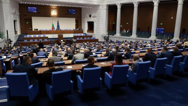 Парламентът свиква извънредно заседание заради риска от поскъпване на горивата заради конфликта в Близкия изток