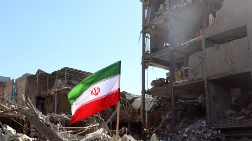 Нощни удари по Иран: Израел и САЩ атакуват, Техеран отвръща с тежки ракети, жертва в Бахрейн