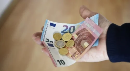 Правителството обсъжда великденските добавки и мерки срещу поскъпването на горивата