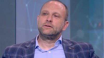 Тити Папазов в епицентъра на събитията: Бомба падна на 500 метра от нас!