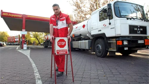 Сърбия реже акцизите с 20%: държавата затяга контрола върху цените на горивата