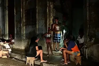 Куба на ръба на &bdquo;нулевата опция&ldquo;: Токът спира, газ няма, а спасението идва в кашони от САЩ